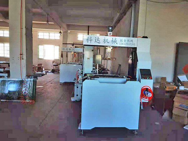 自動調(diào)模成型機(jī)應(yīng)該如何操作？